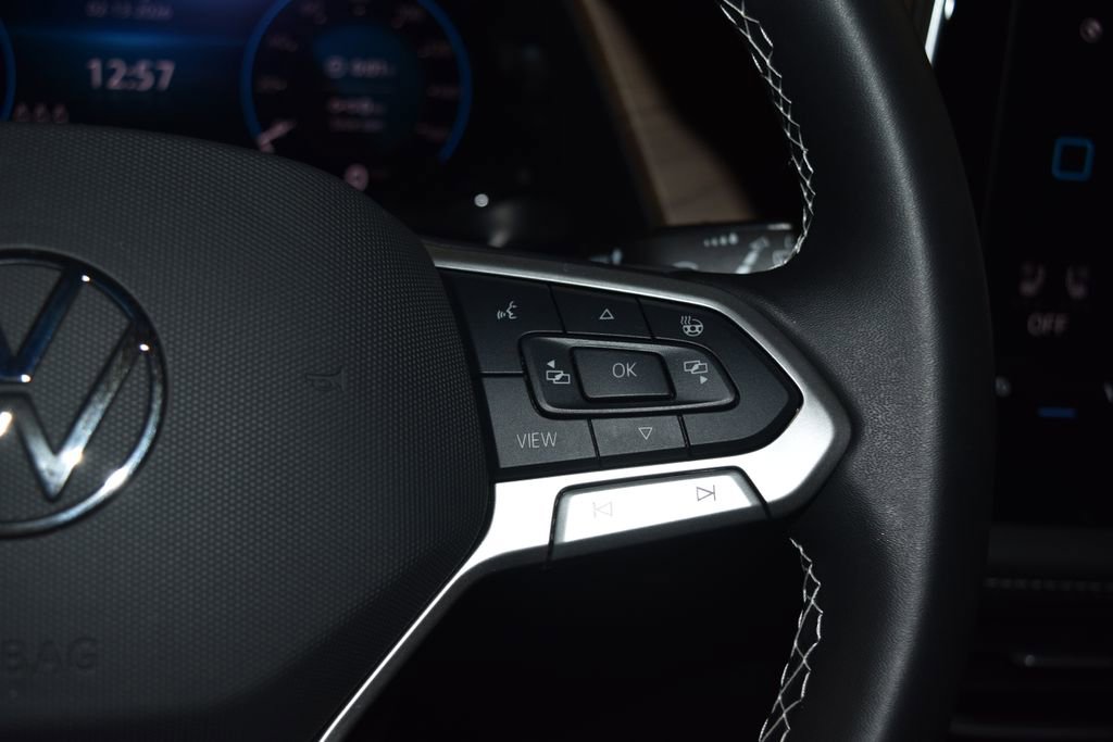 Used 2025 Volkswagen Atlas SE image 8