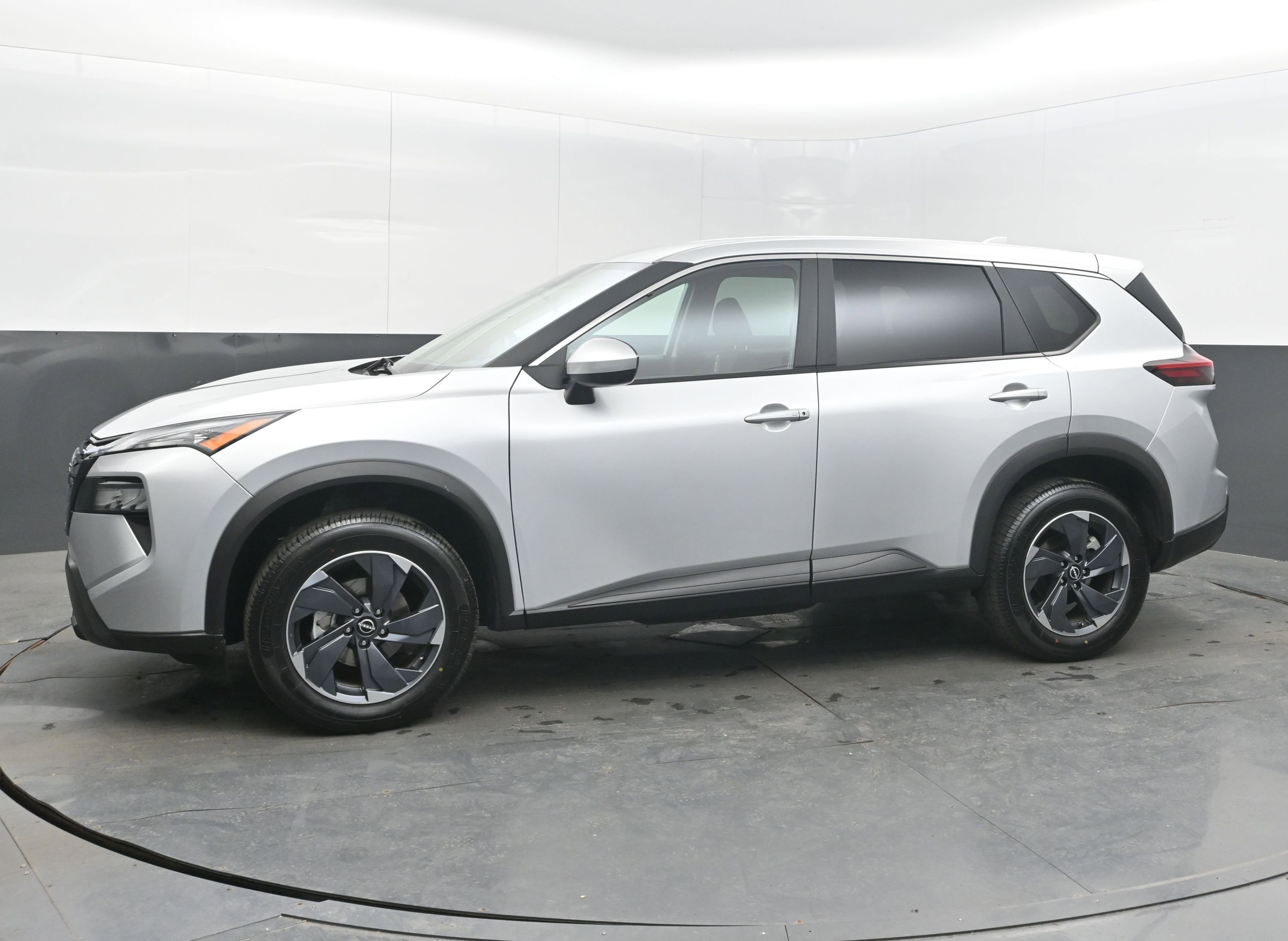 Used 2025 Nissan Rogue SV image 5