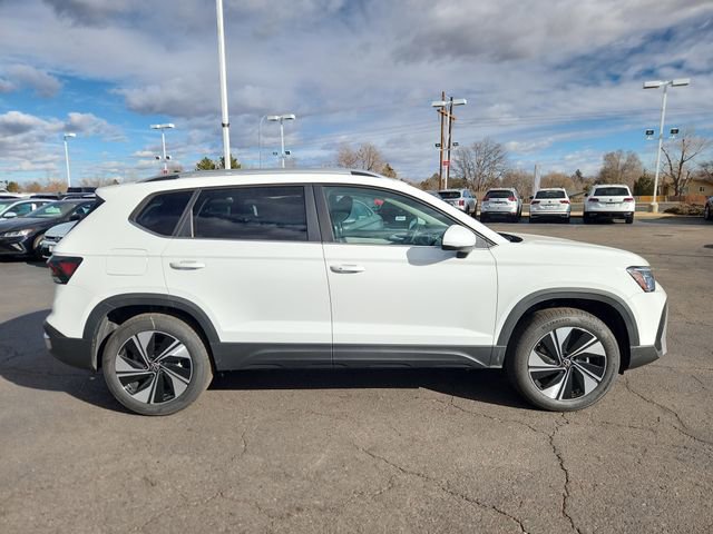 New 2026 Volkswagen Taos SE image 2