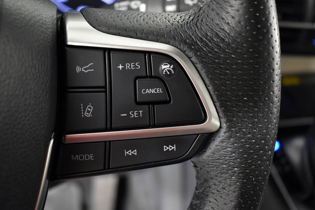 Used 2021 Toyota Sienna Limited image 36