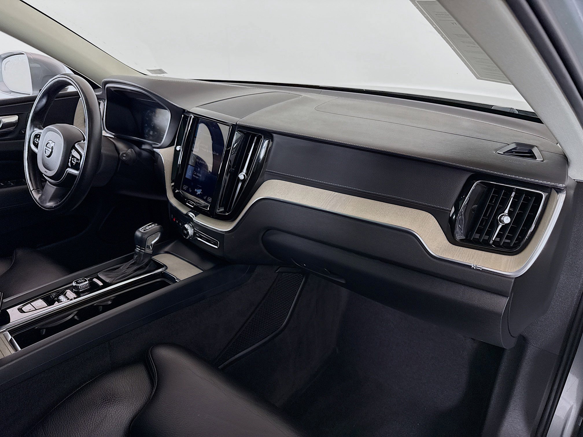 Used 2018 Volvo XC60 T5 Inscription w/ Convenience Package image 27