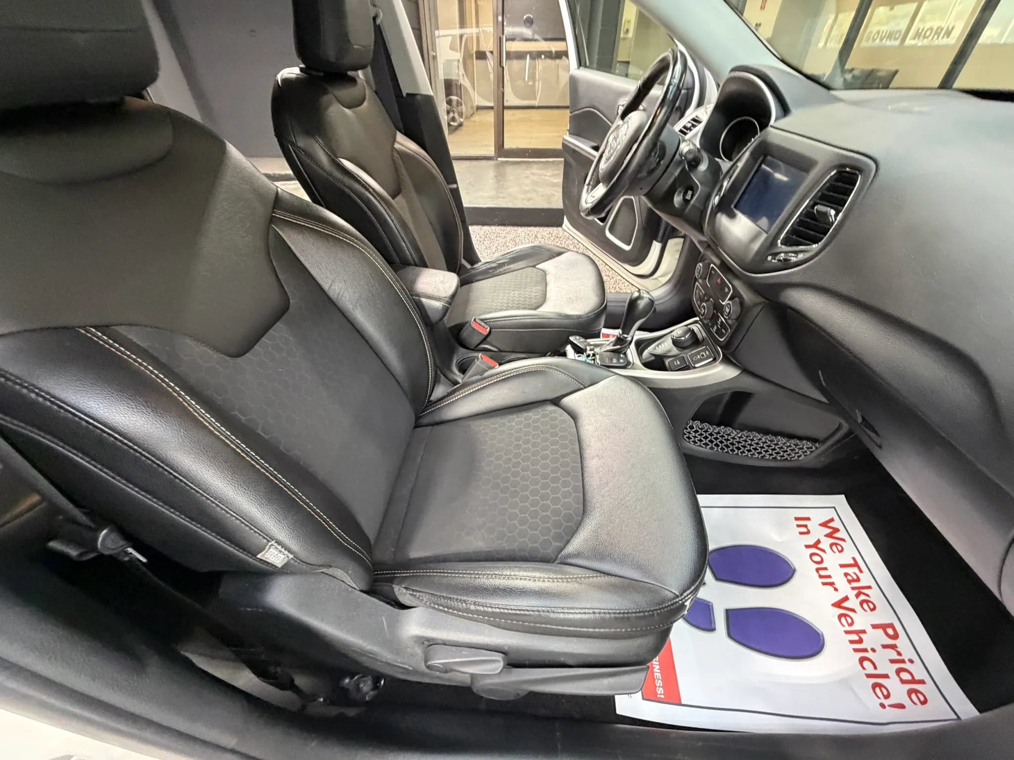 Used 2019 Jeep Compass Latitude w/ Cold Weather Group AWD/4WD image 36