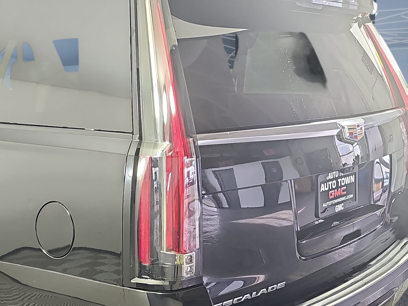 Used 2017 Cadillac Escalade ESV Platinum AWD/4WD image 32