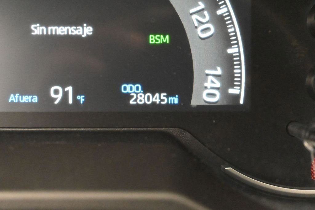 Used 2025 Toyota RAV4 XLE w/ Convenience Package FWD image 27