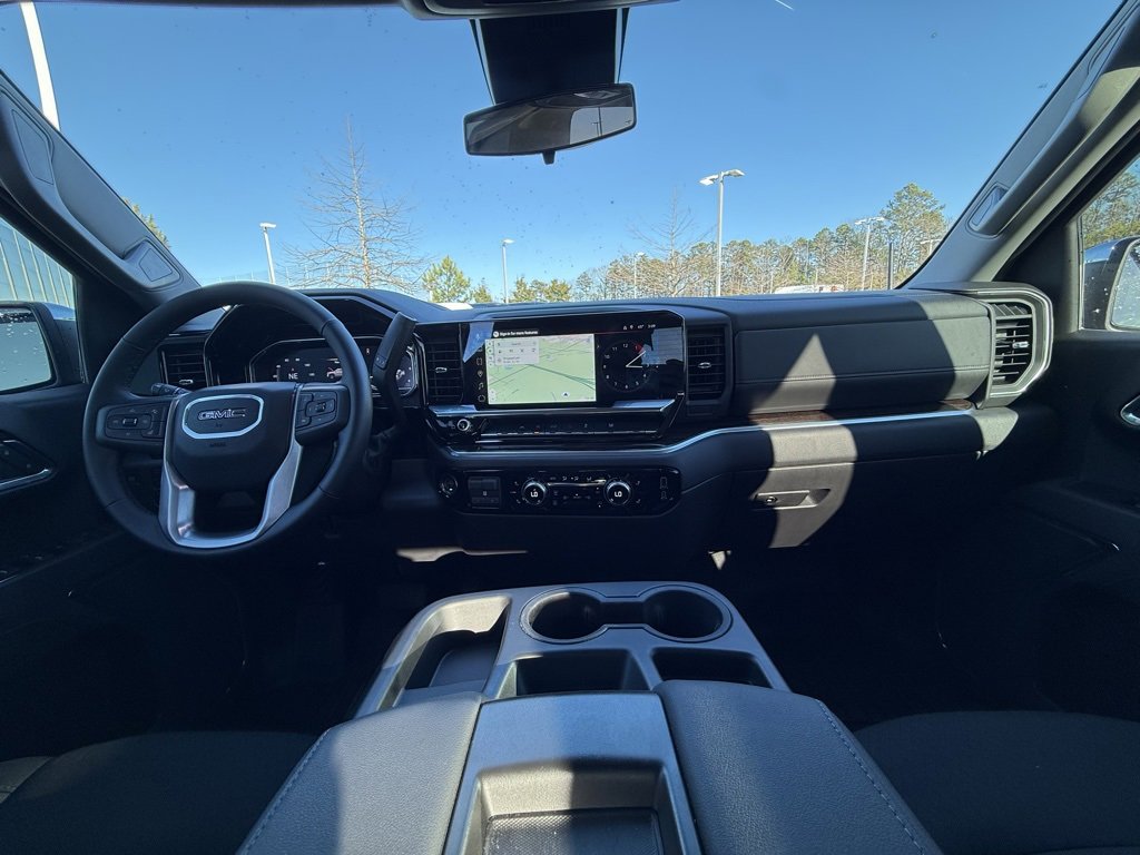 Used 2025 GMC Sierra 1500 SLE image 30