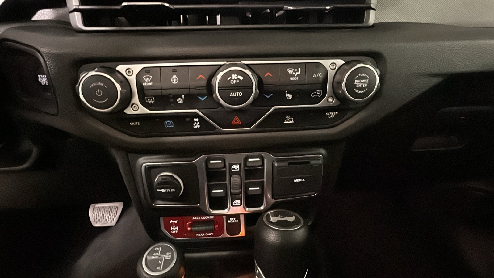 Used 2024 Jeep Wrangler Unlimited AWD/4WD image 27