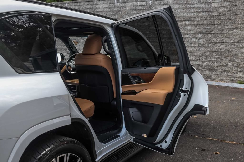 Used 2024 Lexus LX 600 4WD w/ Appearance Package image 20
