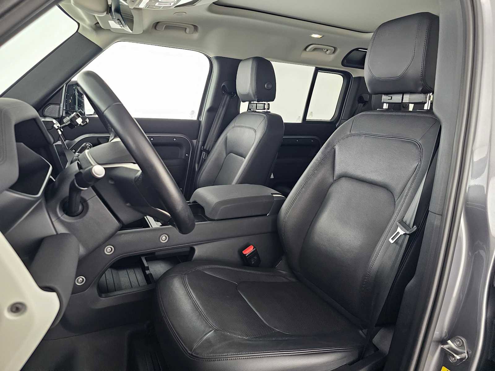 Used 2023 Land Rover Defender 110 SE image 21