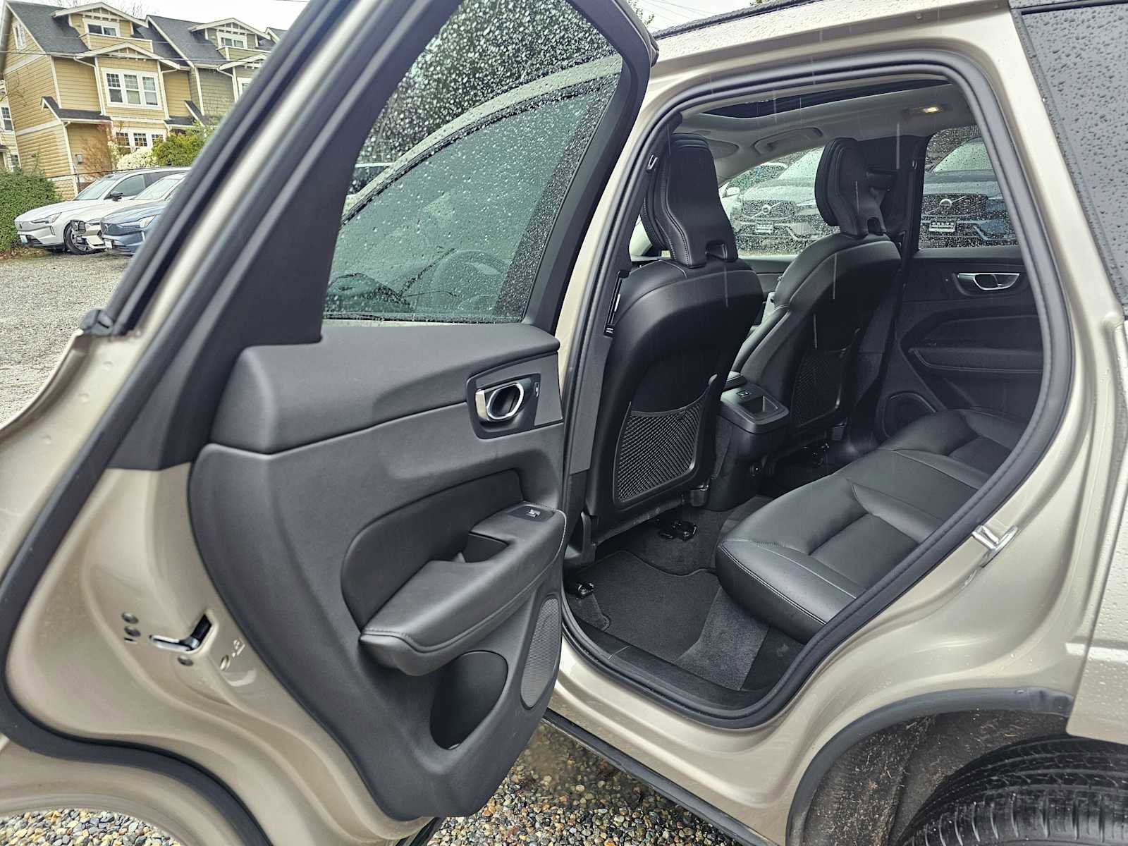 Certified 2025 Volvo XC60 B5 Core w/ Protection Package Premier image 17