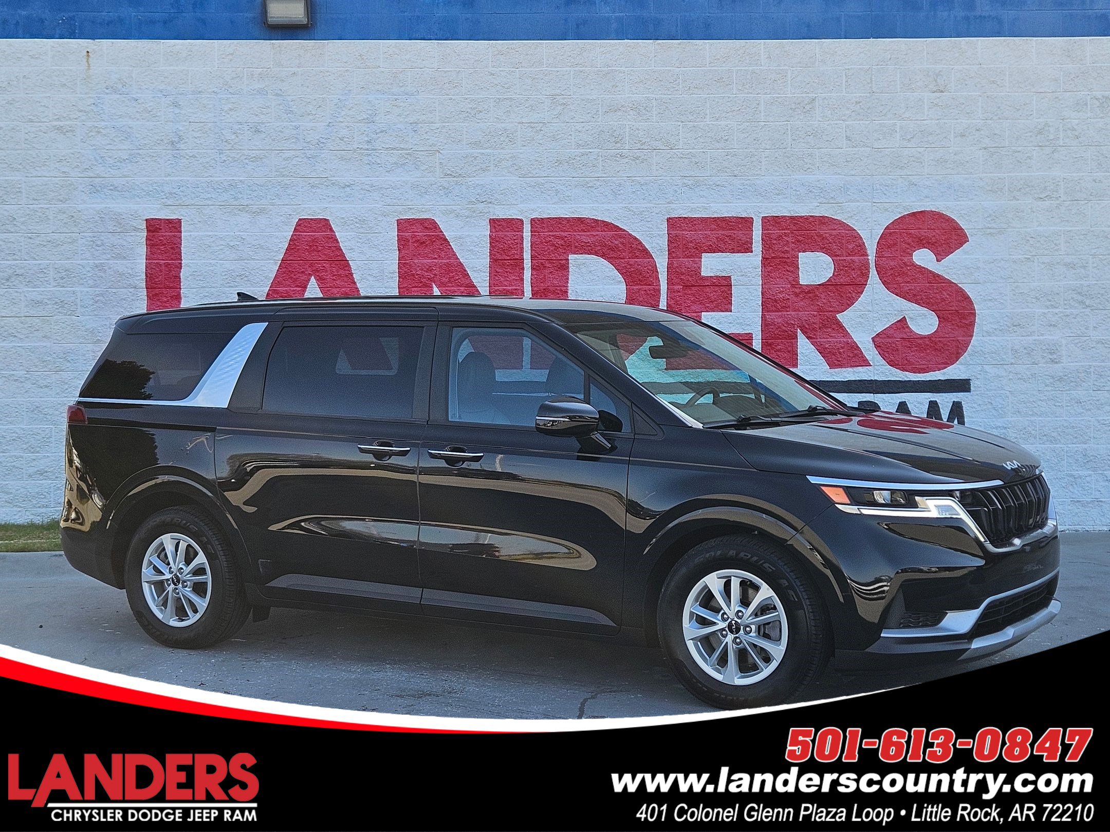 Used 2024 Kia Carnival LX FWD image 1