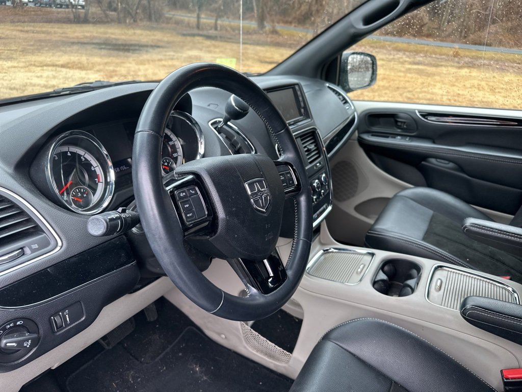 Used 2019 Dodge Grand Caravan SXT image 9