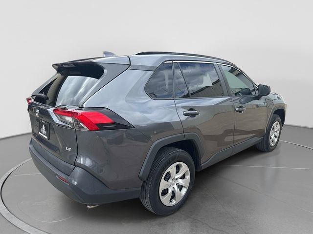 Used 2021 Toyota RAV4 LE FWD image 4