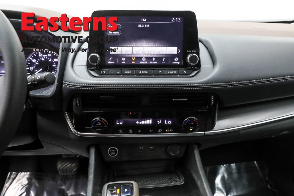 Used 2021 Nissan Rogue SV image 12