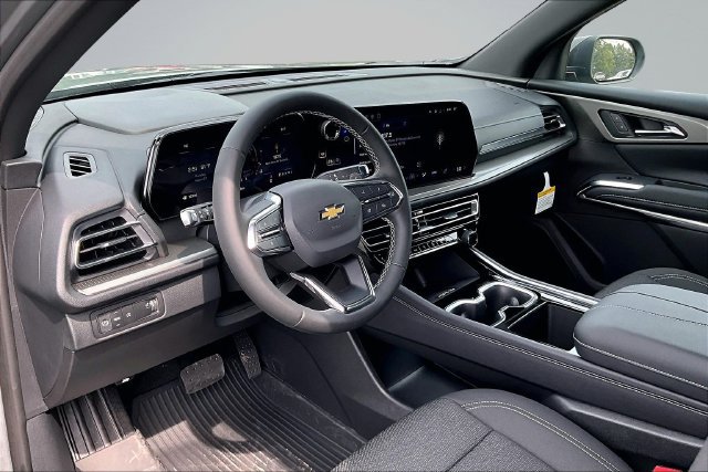 New 2027 Chevrolet Traverse LT w/ LPO, Floor Liner Package FWD image 7