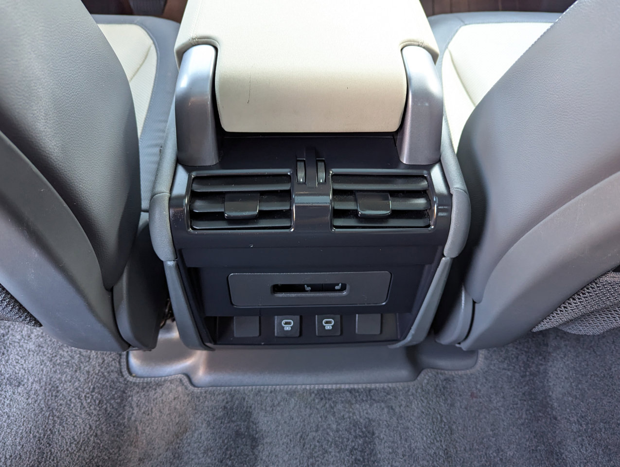 Used 2023 Land Rover Defender 110 X-Dynamic SE image 43