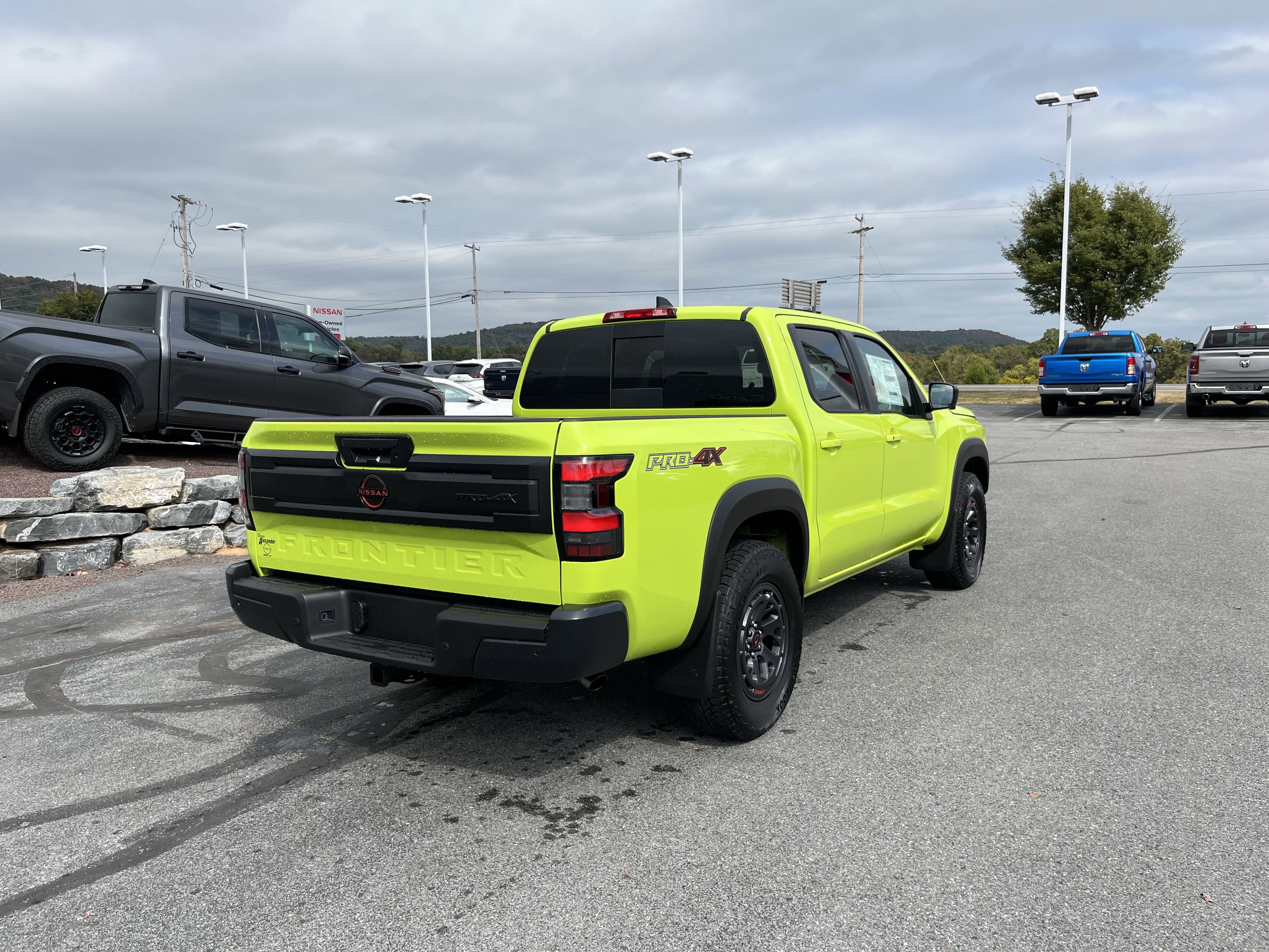 New 2026 Nissan Frontier PRO-4X w/ Pro-4x Convenience Package image 3