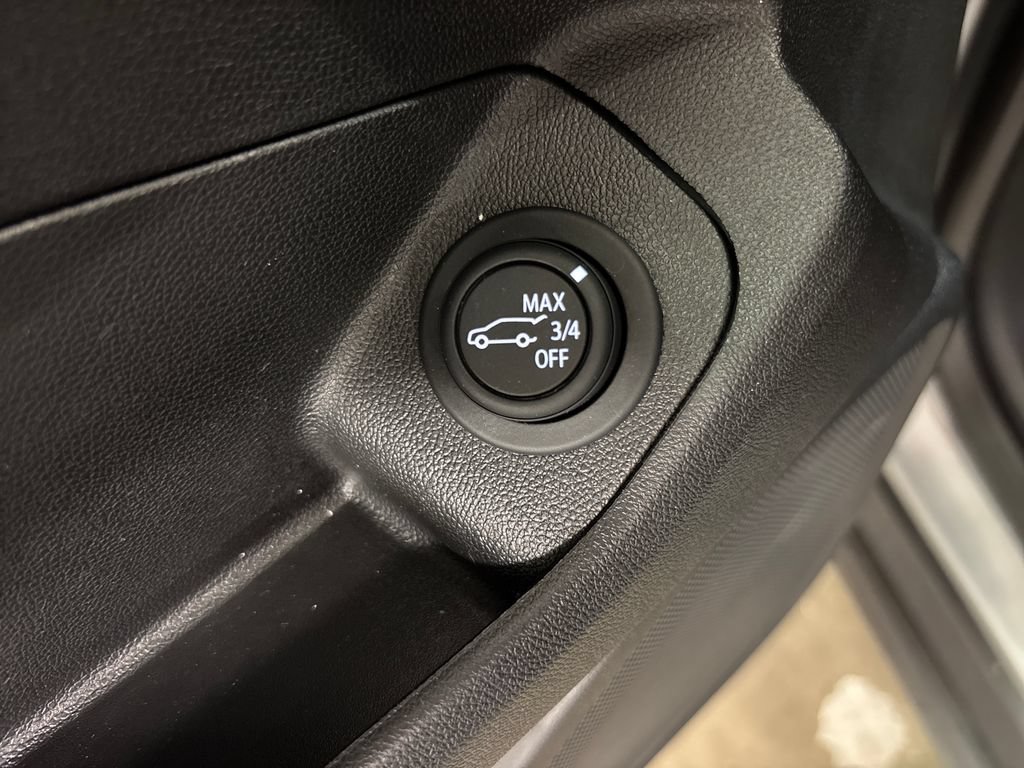 Used 2023 GMC Terrain SLE w/ Driver Convenience Package FWD image 24