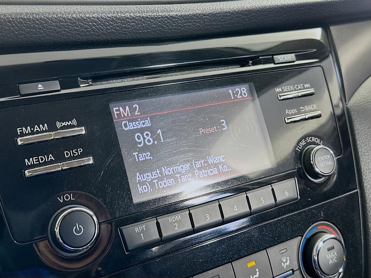 Used 2015 Nissan Rogue S image 33