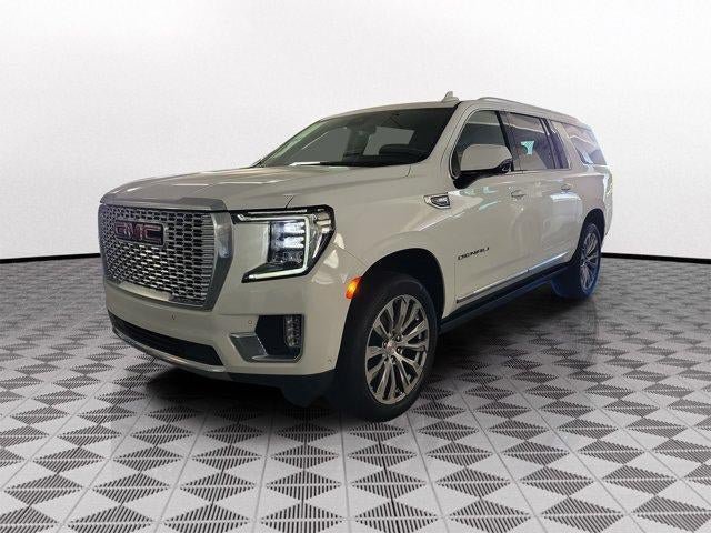 Used 2023 GMC Yukon XL Denali w/ Denali Reserve Package AWD/4WD image 3