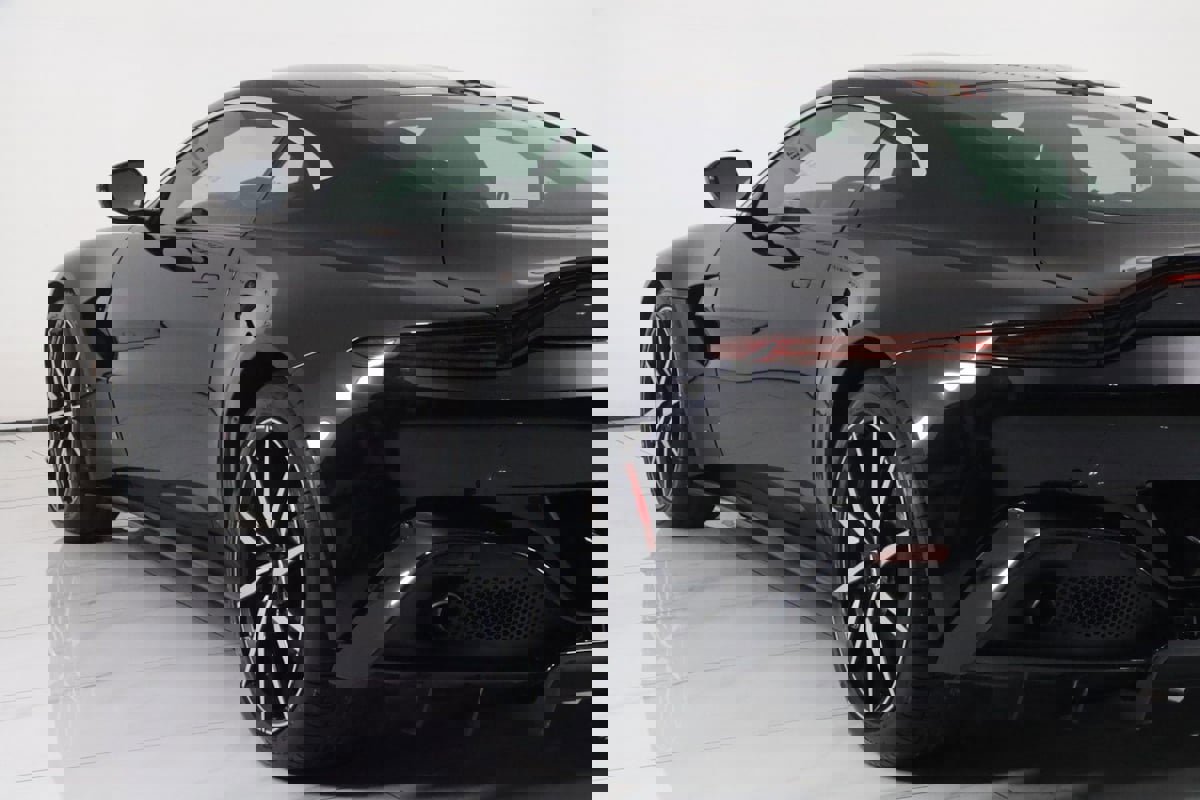 Used 2019 Aston Martin V8 Vantage Coupe image 19