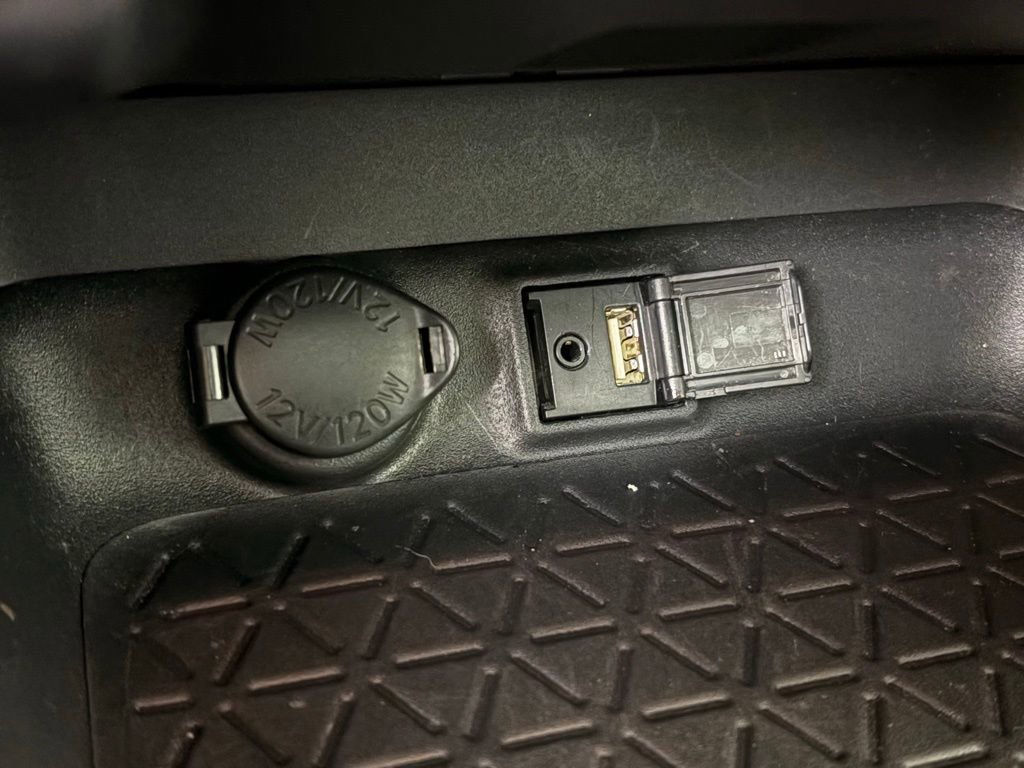 Used 2019 Toyota RAV4 XLE Premium image 30