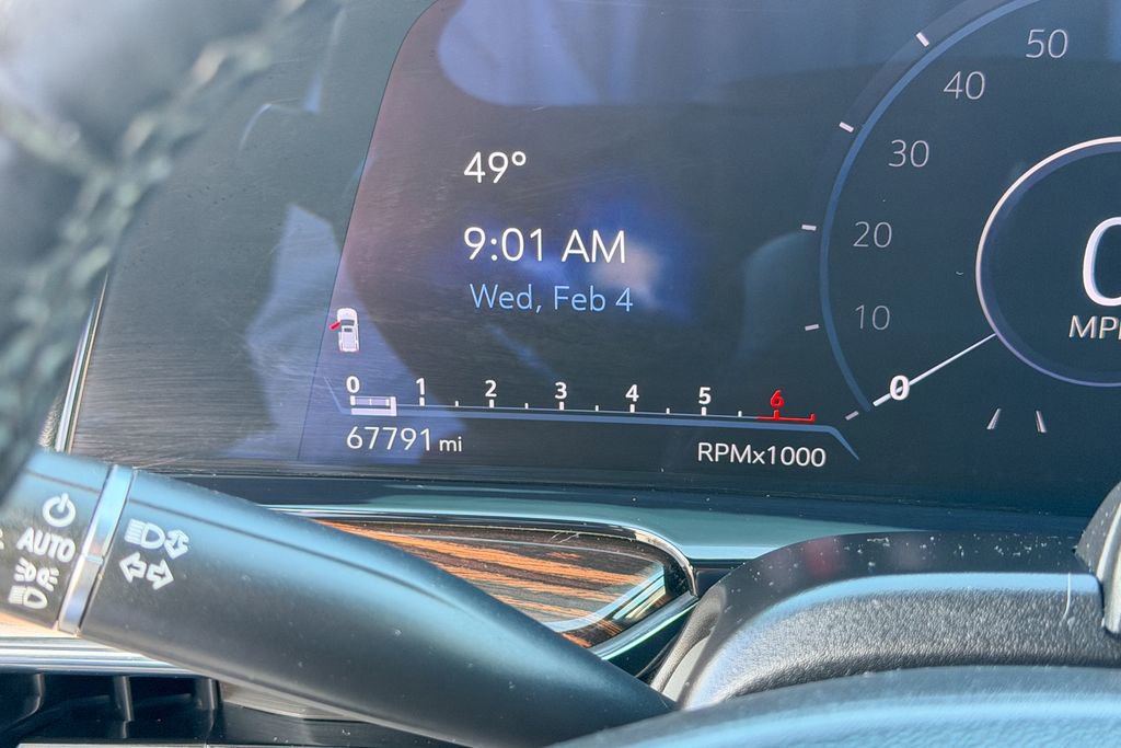 Used 2023 Cadillac Escalade Premium Luxury image 17