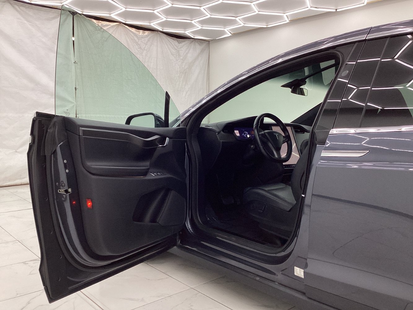 Used 2018 Tesla Model X 100D AWD/4WD image 22