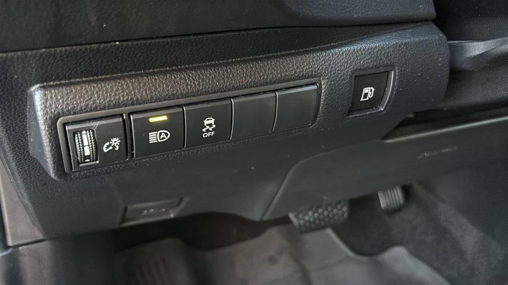 Used 2025 Toyota Corolla SE FWD image 13
