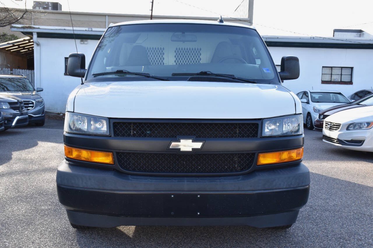 Used 2018 Chevrolet Express 2500 Extended RWD image 8