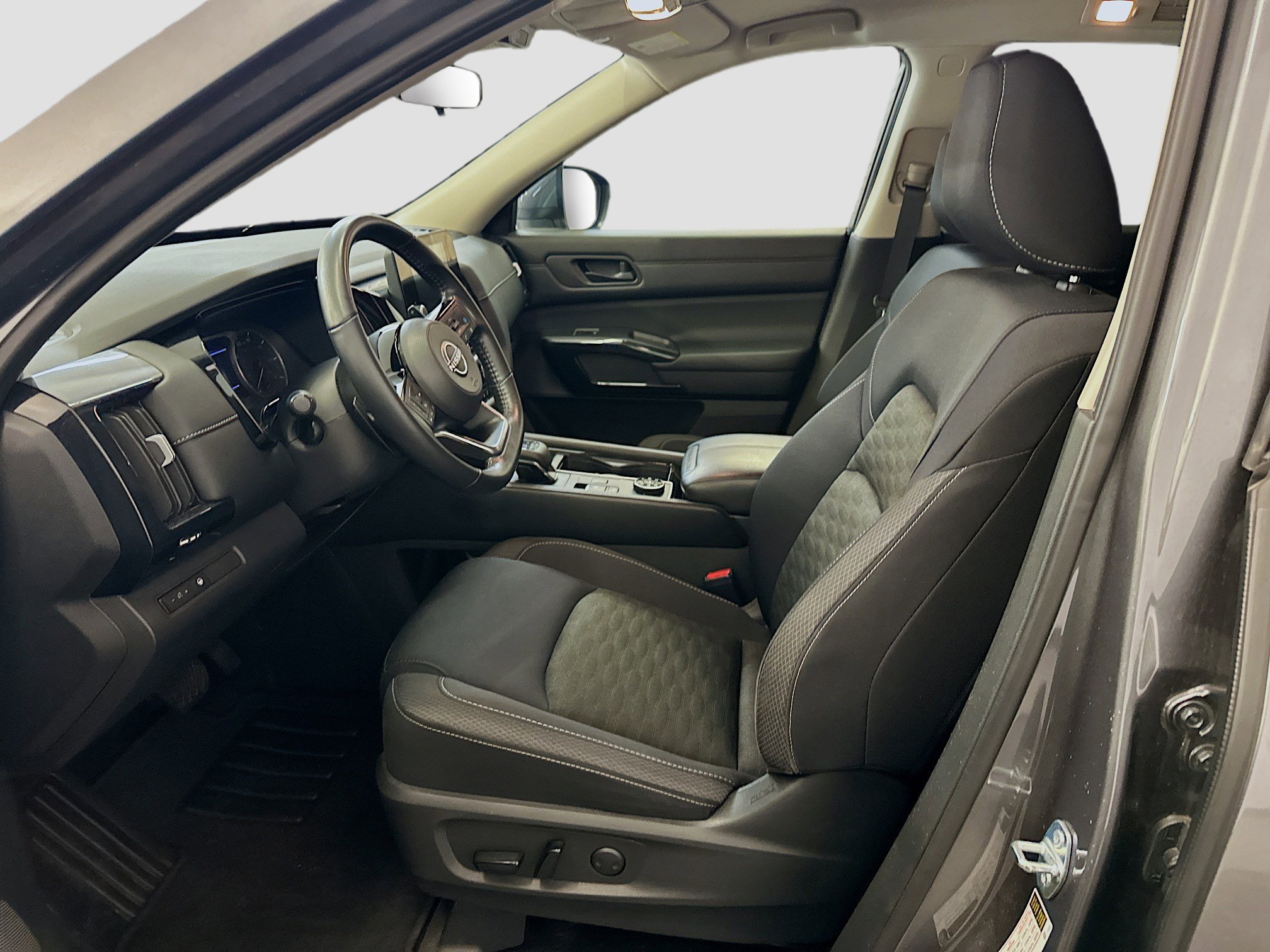Used 2023 Nissan Pathfinder SV AWD/4WD image 13