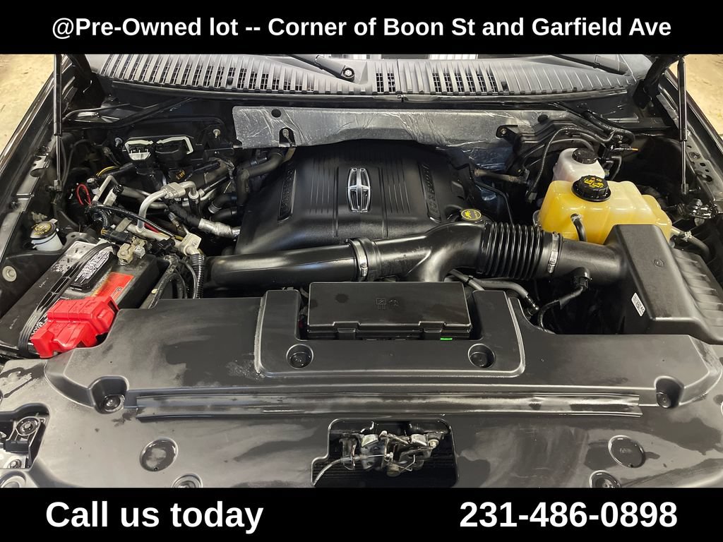 Used 2015 Lincoln Navigator 4WD image 3