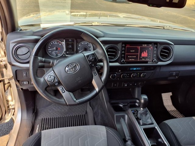 Used 2022 Toyota Tacoma TRD Off-Road image 7