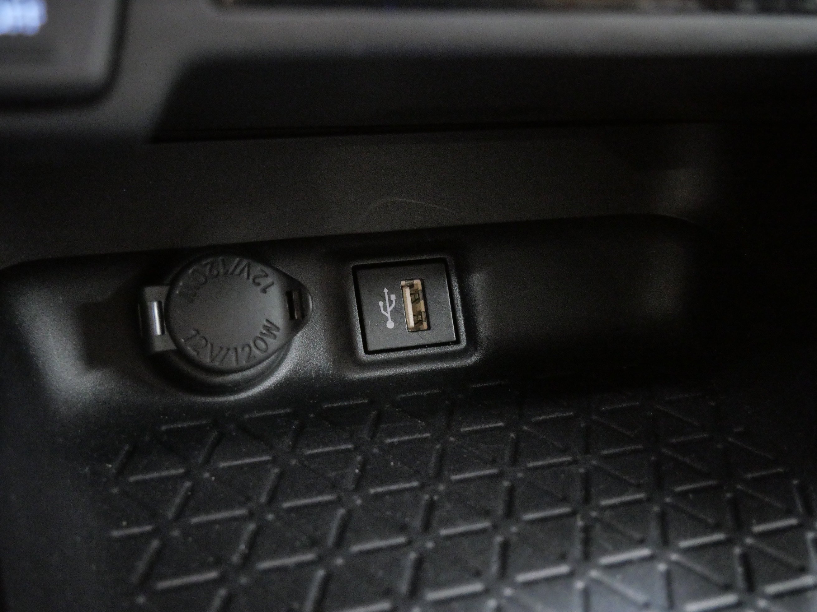 Certified 2025 Toyota RAV4 XLE FWD image 33