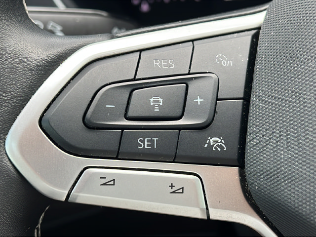 Used 2024 Volkswagen Tiguan SE AWD/4WD image 20