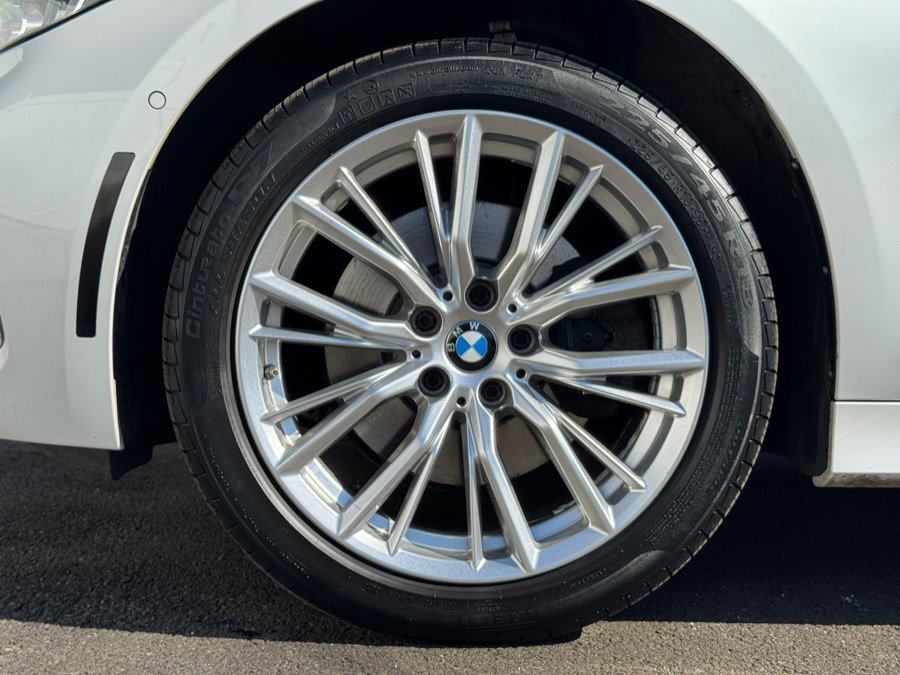Used 2023 BMW 330i xDrive Sedan w/ Premium Package AWD/4WD image 14