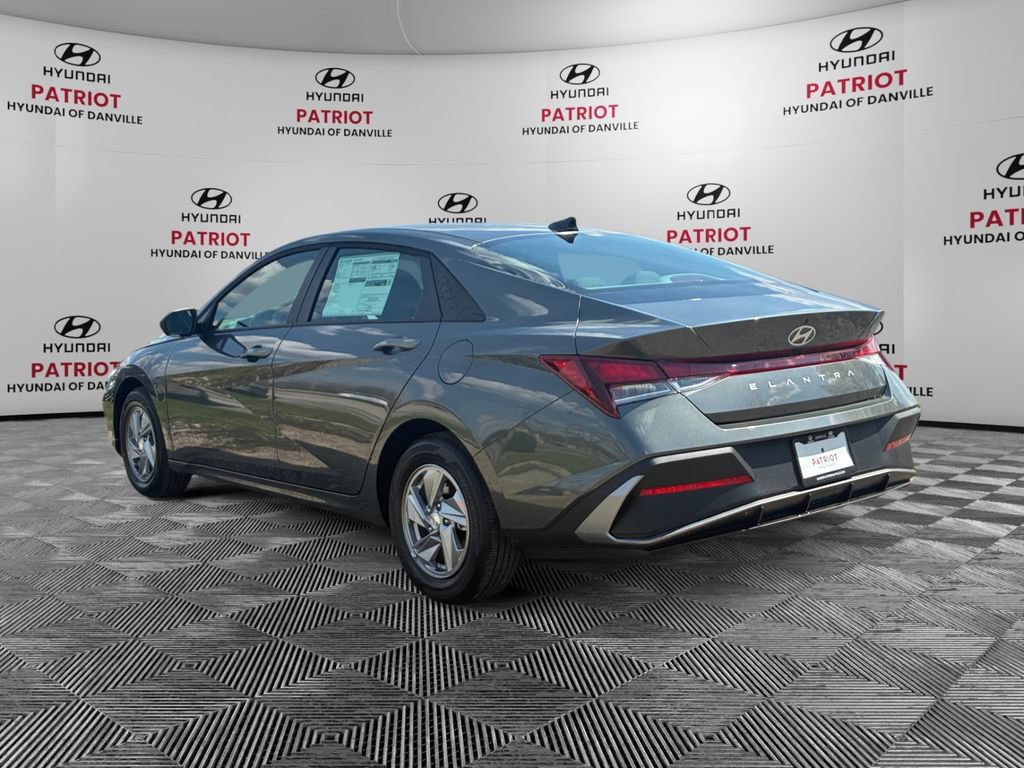Used 2026 Hyundai Elantra SE FWD image 5