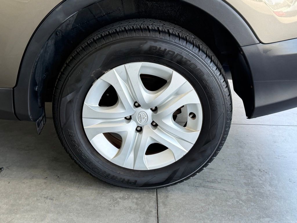 Used 2014 Toyota RAV4 LE image 16
