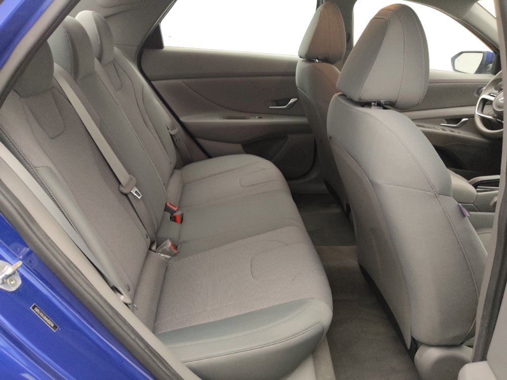 Used 2021 Hyundai Elantra SE FWD image 19