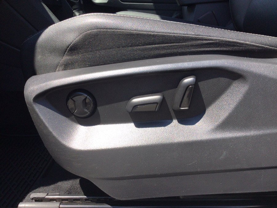 Used 2020 Volkswagen Tiguan SE w/ Panoramic Sunroof Package AWD/4WD image 19