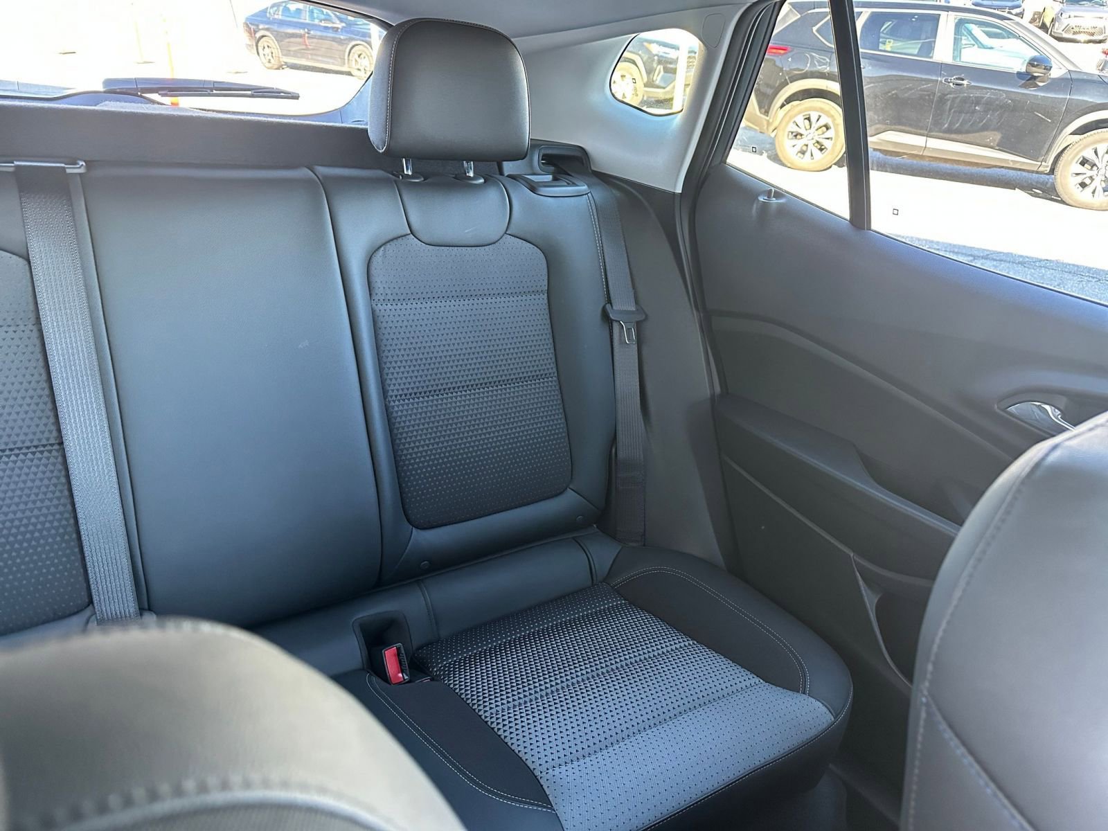 Used 2025 Chevrolet Trax LT image 35