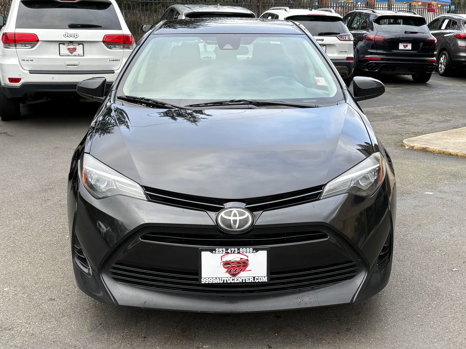Used 2018 Toyota Corolla LE image 2