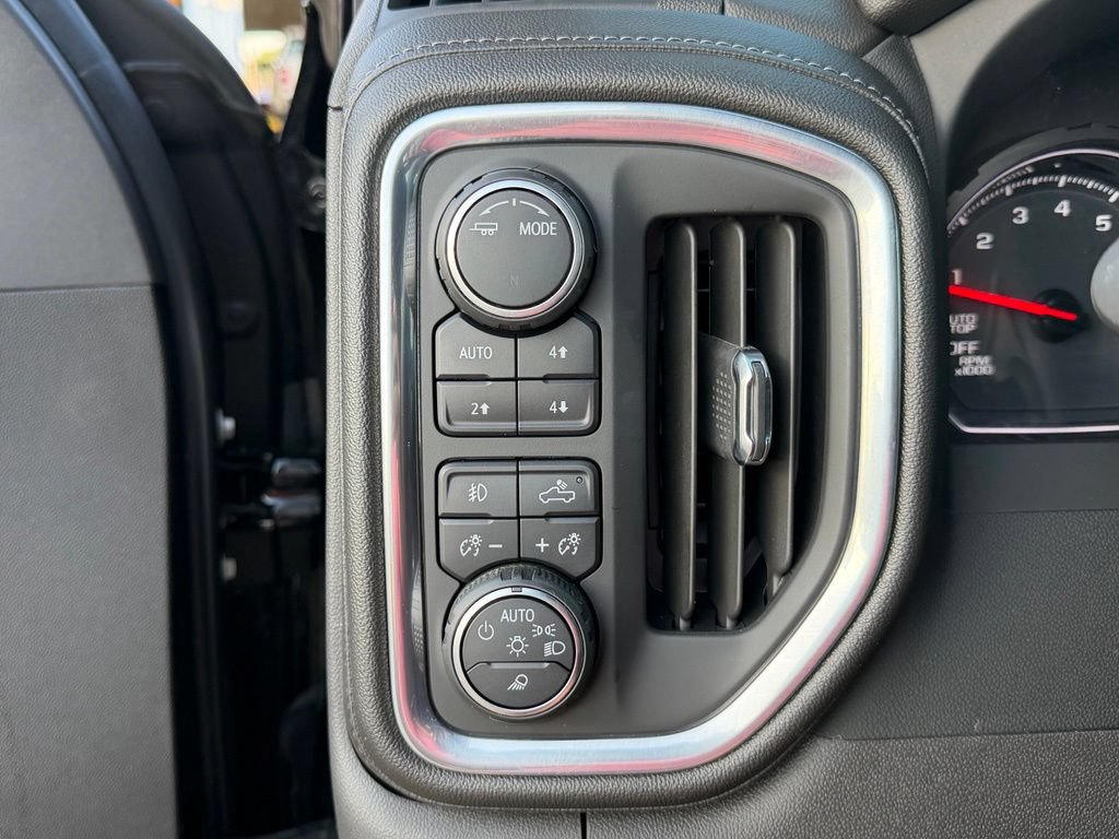 Used 2022 Chevrolet Silverado 1500 LTZ w/ LTZ Convenience Package II AWD/4WD image 29