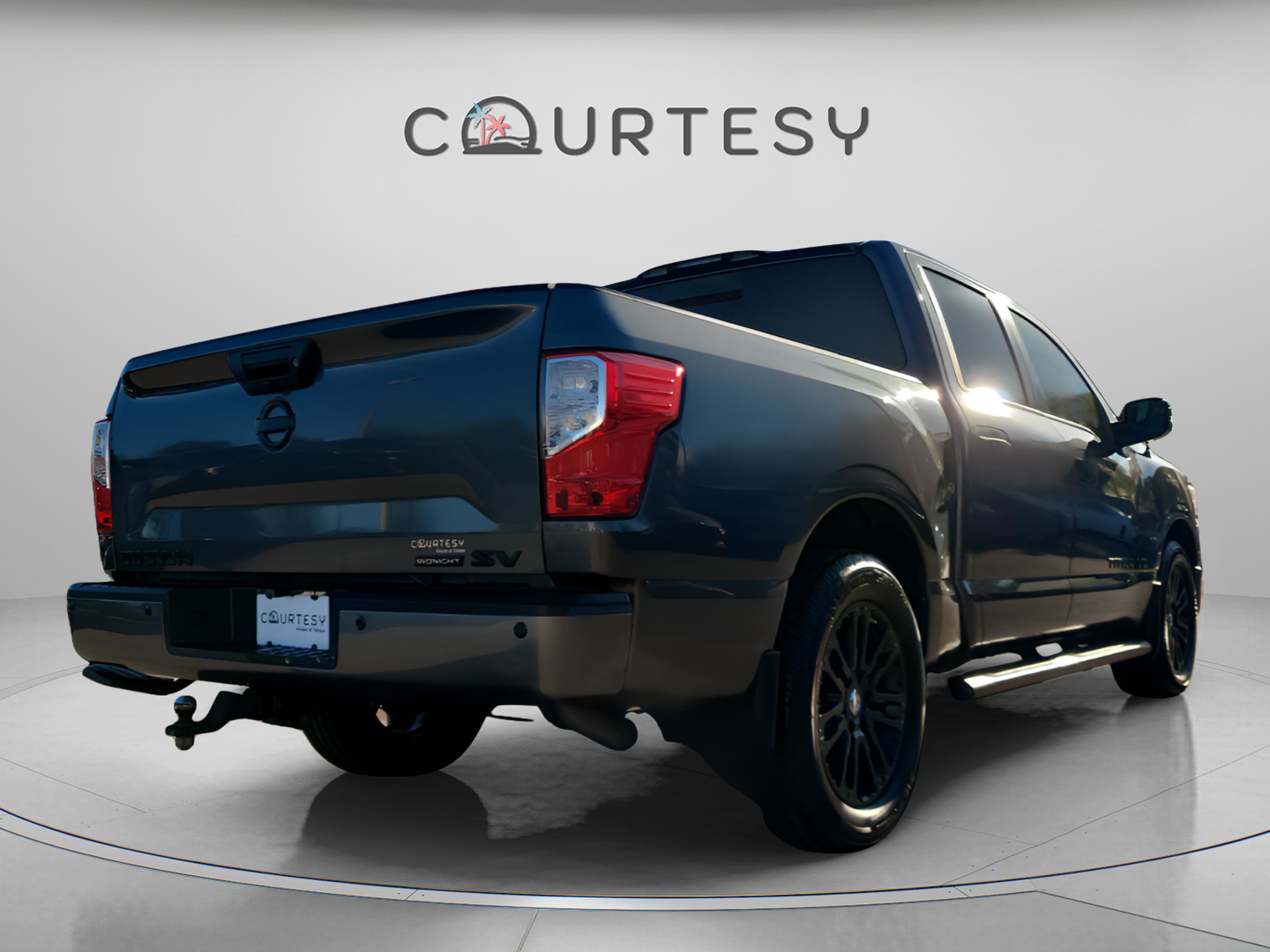 Used 2019 Nissan Titan SV w/ SV Convenience Package image 5