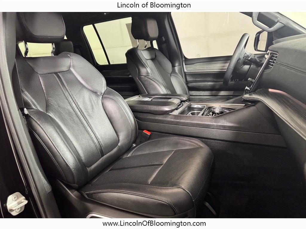 Used 2023 Jeep Wagoneer Series III w/ Preferred Equipment Group AWD/4WD image 10