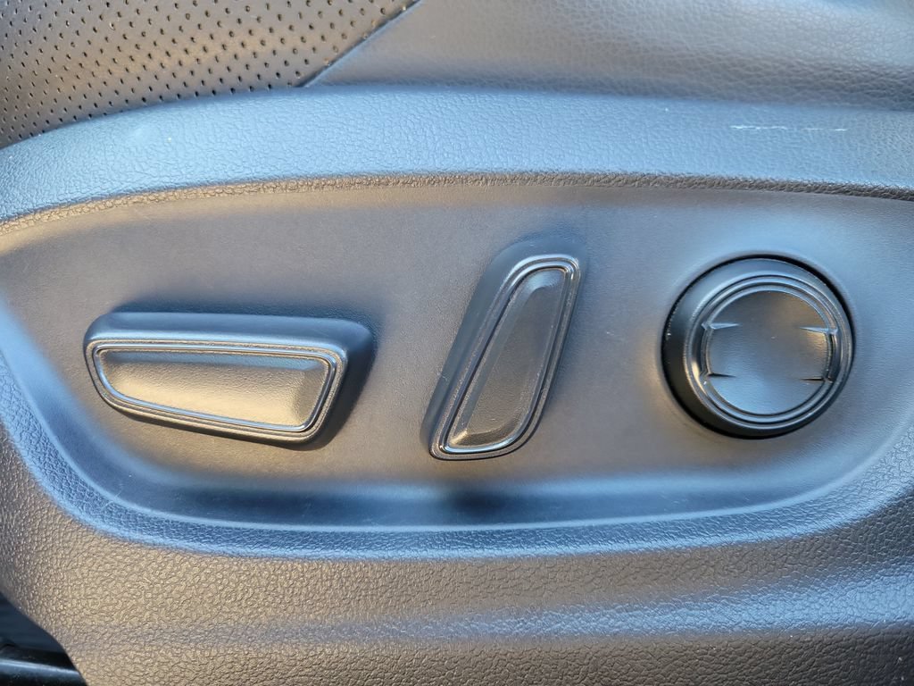 Used 2020 Toyota C-HR Limited FWD image 15