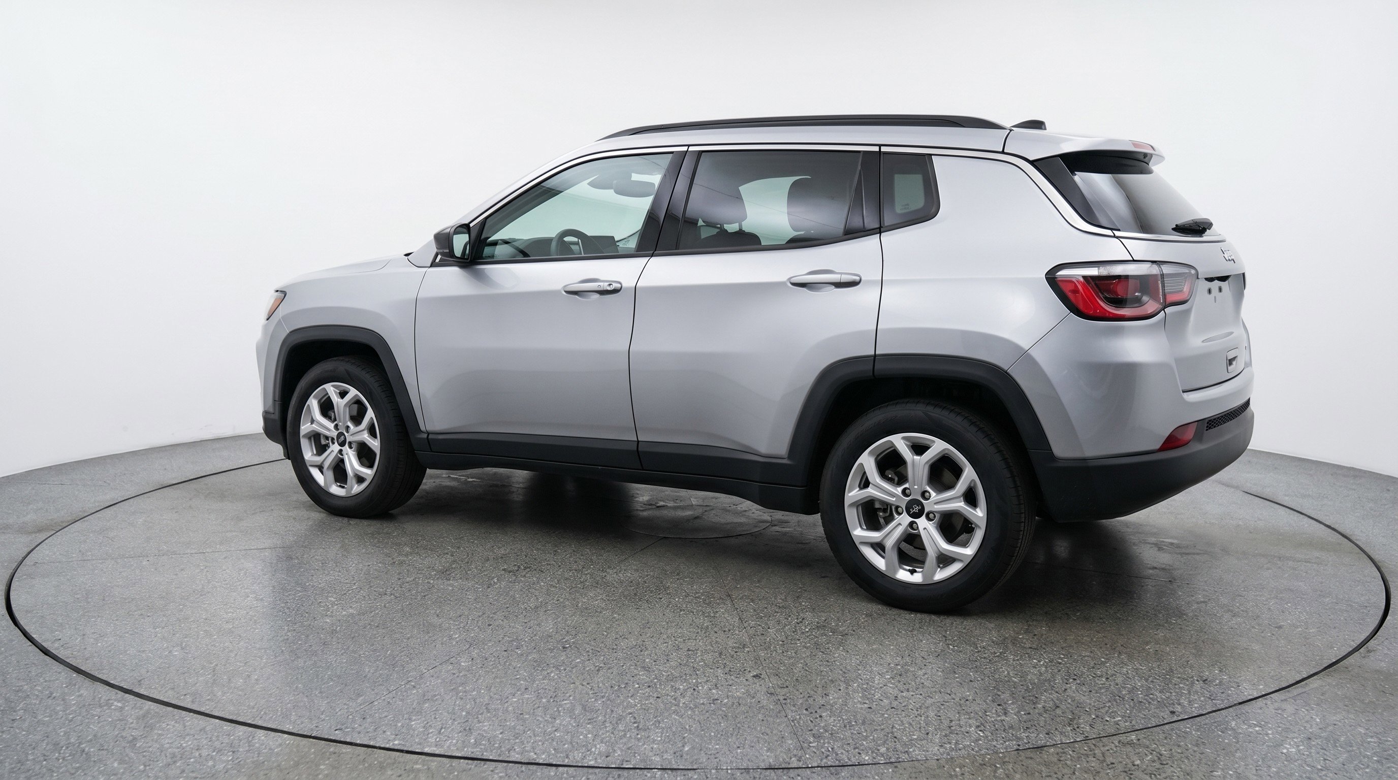 Used 2025 Jeep Compass Latitude AWD/4WD image 6