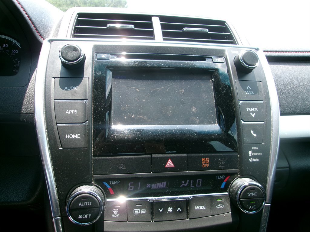 Used 2015 Toyota Camry SE image 25