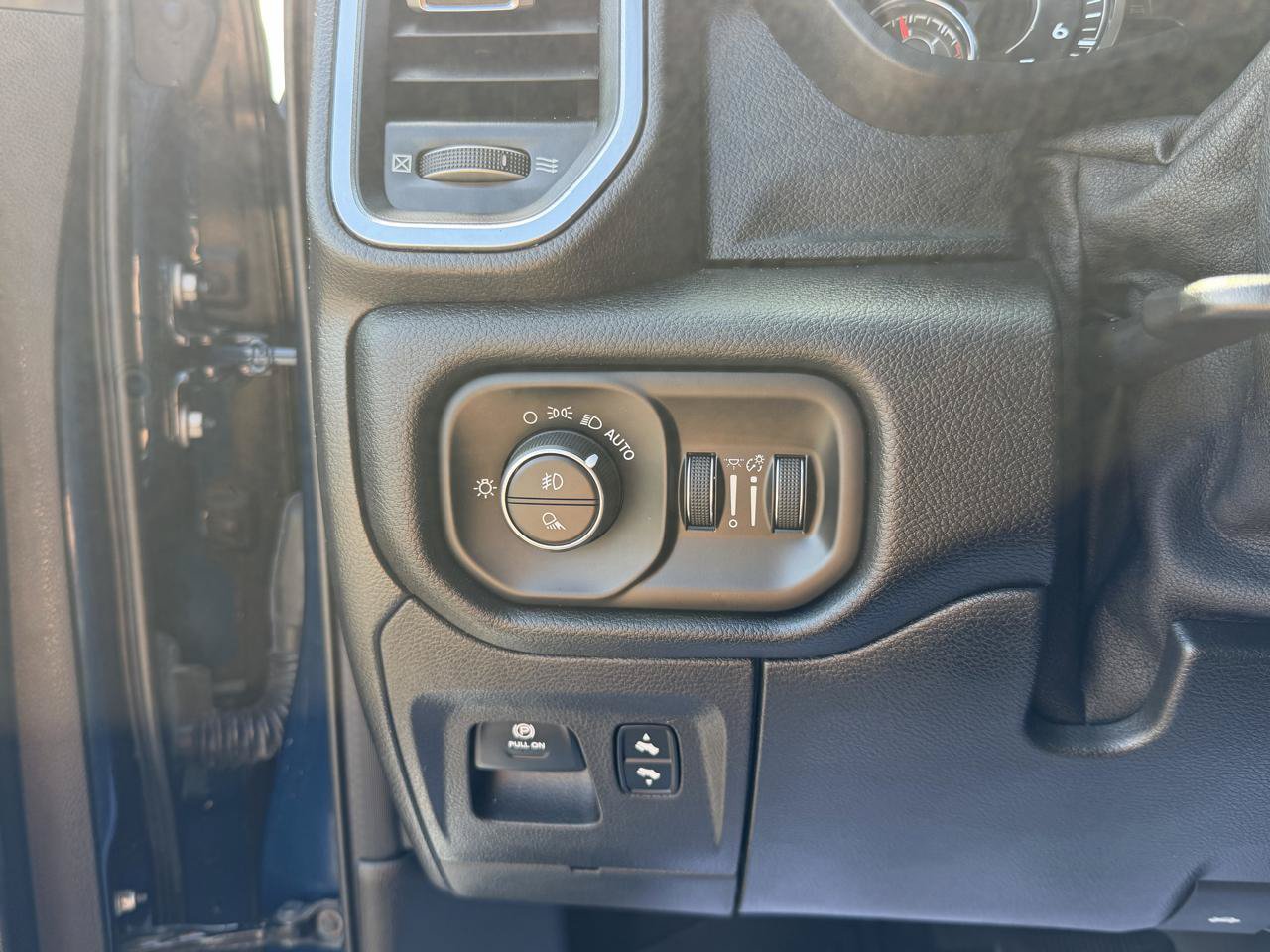 Used 2022 RAM 1500 Laramie w/ Sport Appearance Package AWD/4WD image 14