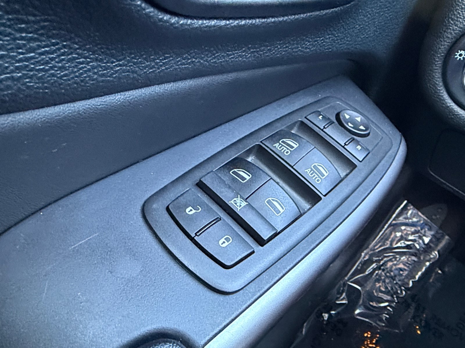 Used 2021 Jeep Cherokee Latitude Lux AWD/4WD image 16