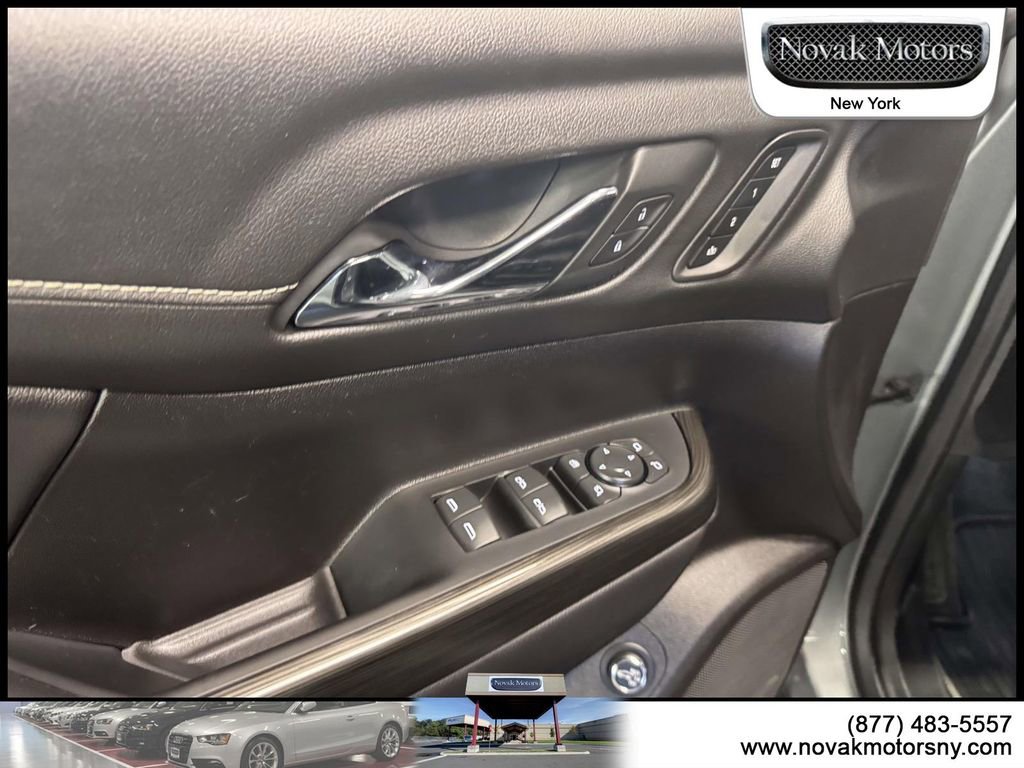 Used 2023 GMC Acadia SLT w/ Preferred Package AWD/4WD image 13